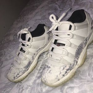 Jordan 11 Retro Low Snake Light Bone